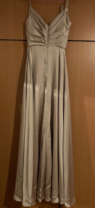 Официална рокля.