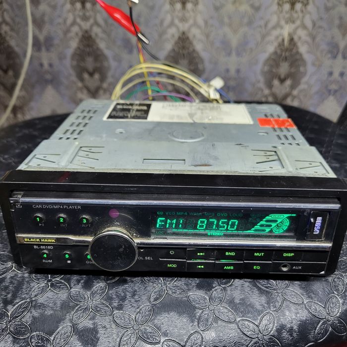 Автомагнитола Сотилади