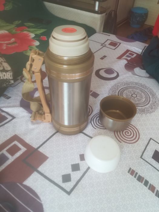 Продам термос новый