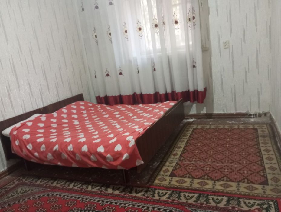 Сдаётся 3х ком квартира на питисотки  около 3 школы  1 этаж