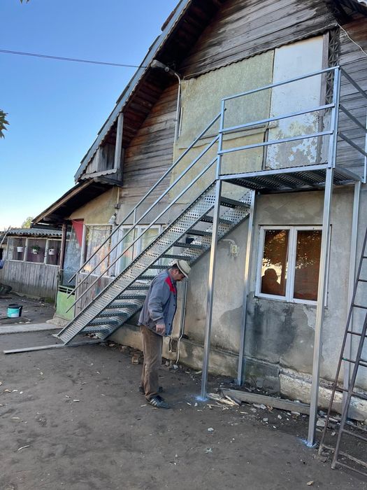 Scări metalice zincate