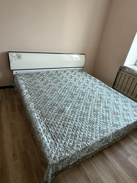 Кровать 180 на 200 см без матраса