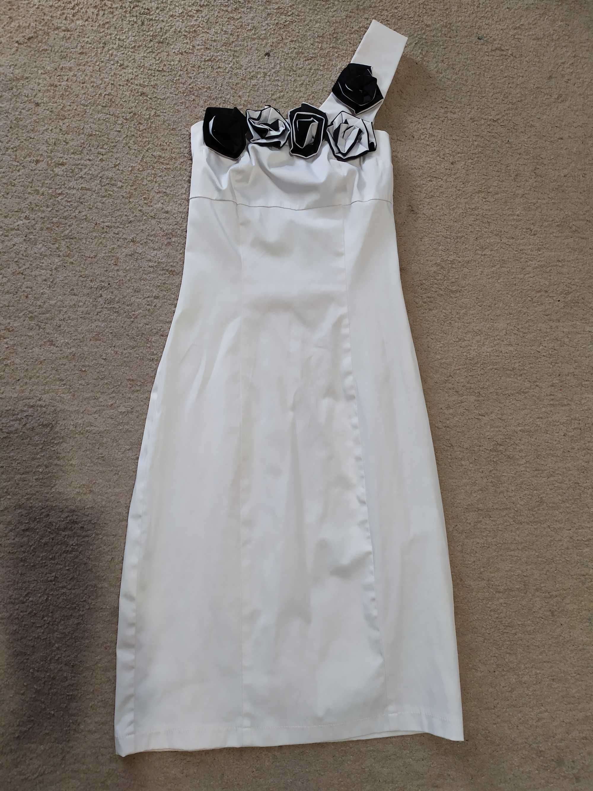Бяла официална рокля