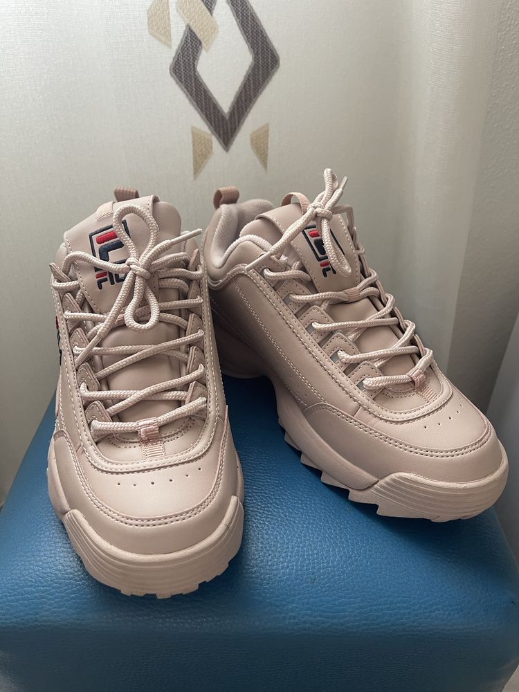 Vand pantofi sport Fila