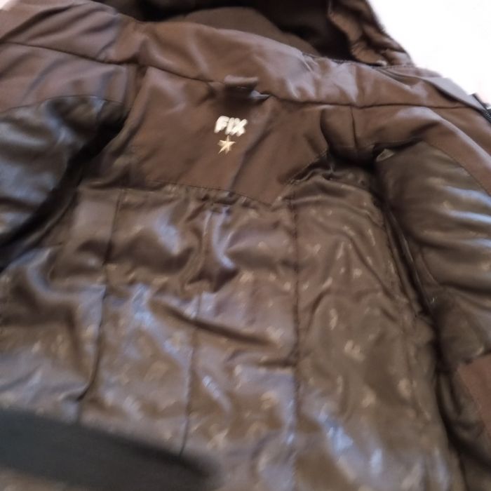 Детско яке дължината се вижда на рулетката.