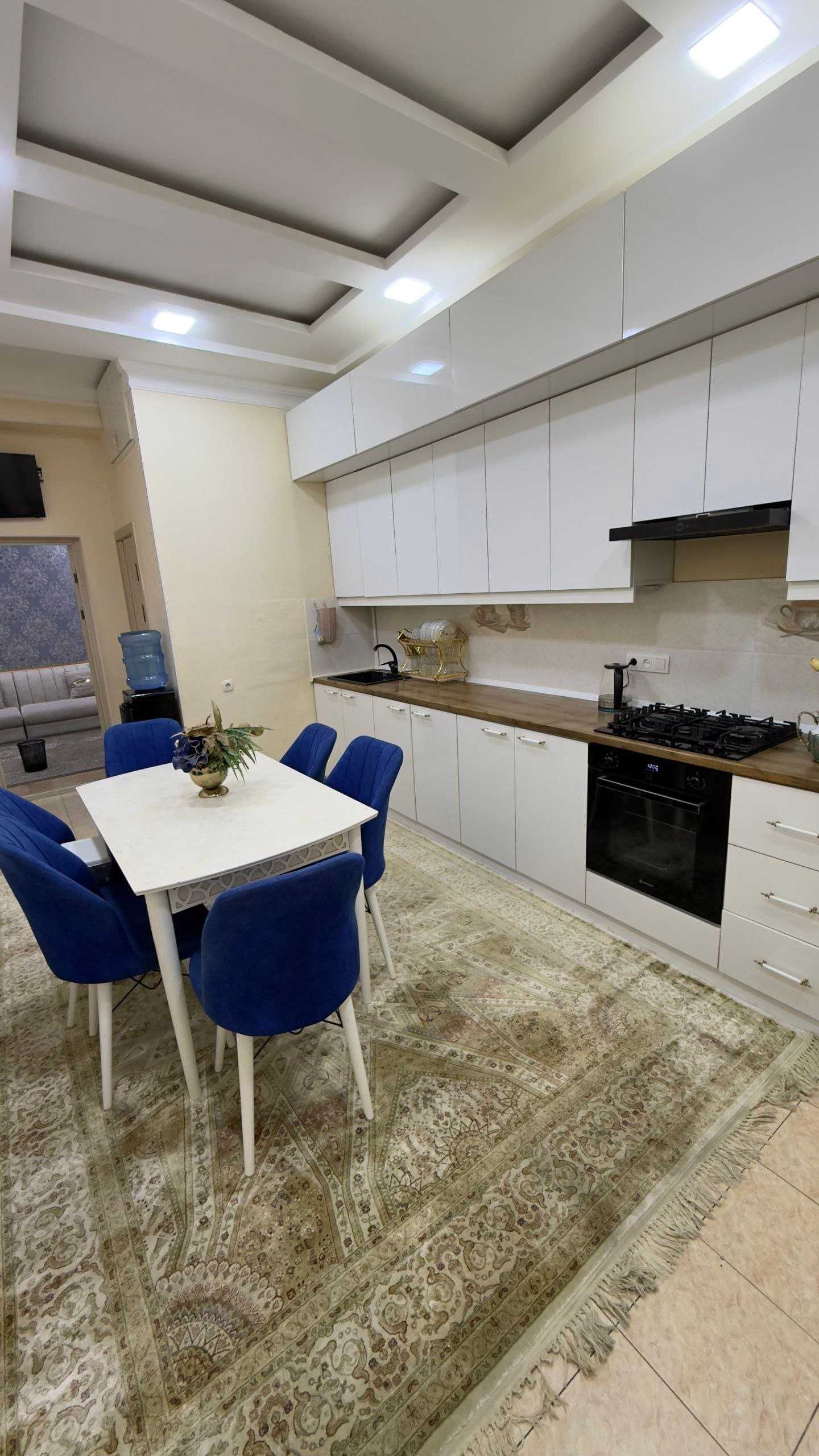 Продам 3х комнатную 160м2 + парковка новостройка ул Ипакчи