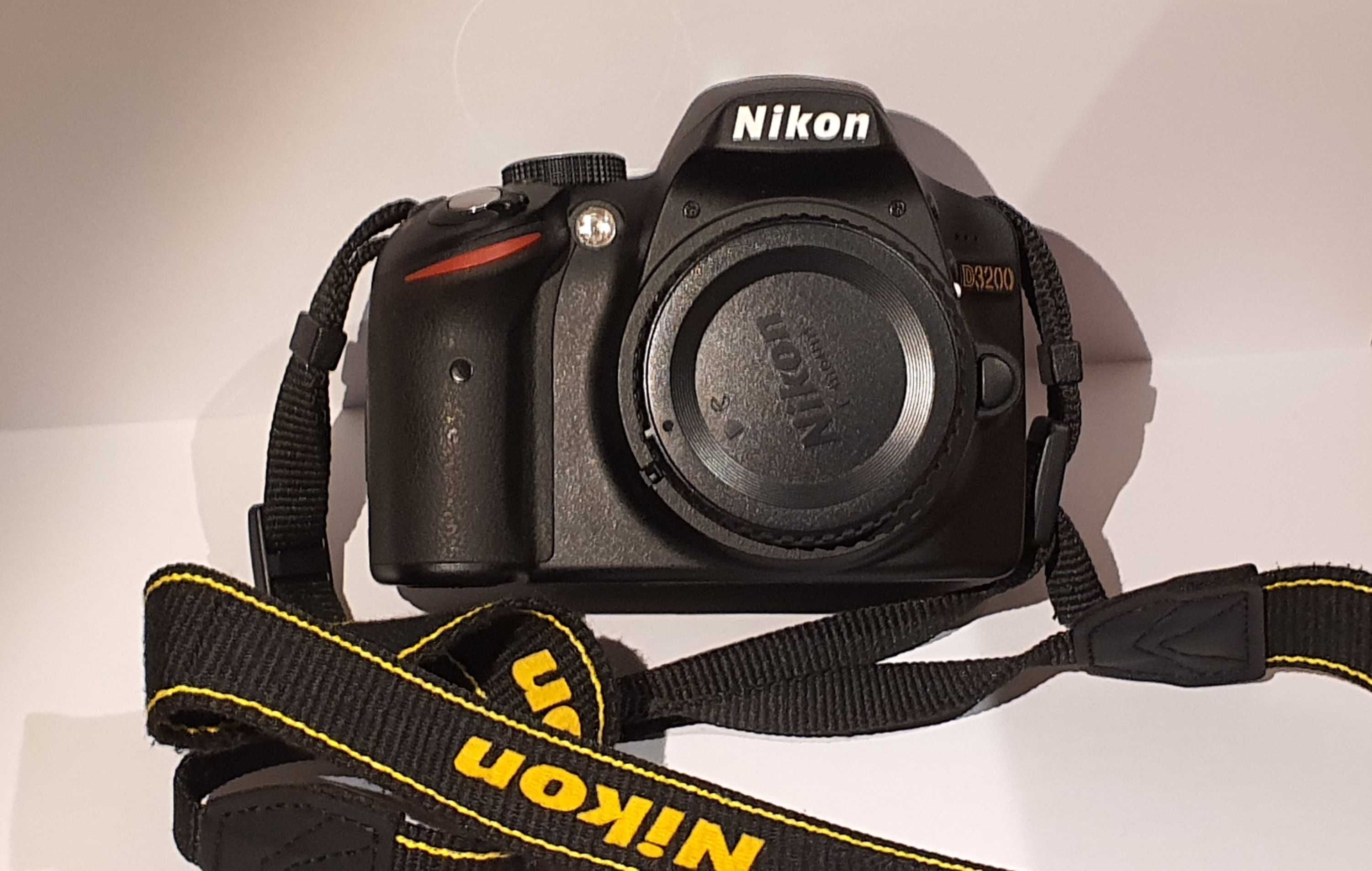 Nikon D3200 BODY 24.2 MP DSLR- CU DOAR 2863 cadre