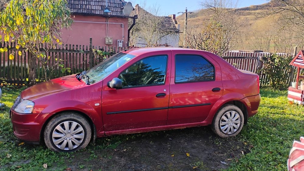 Vând Dacia Logan