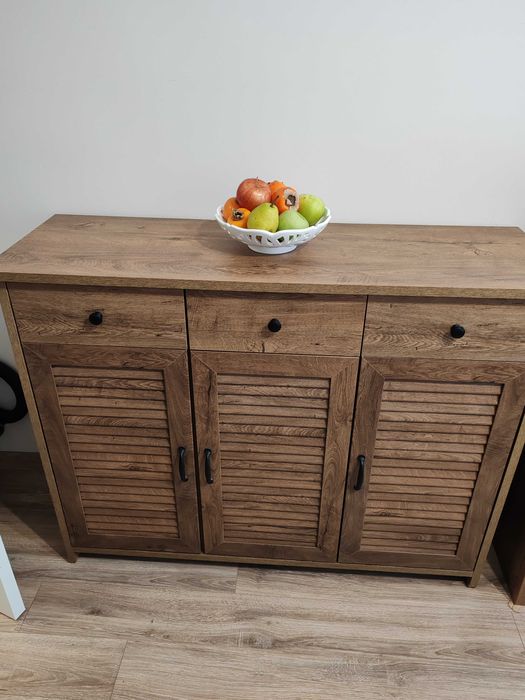 Шкаф-бюфет MANDERUP в отлично състояние.