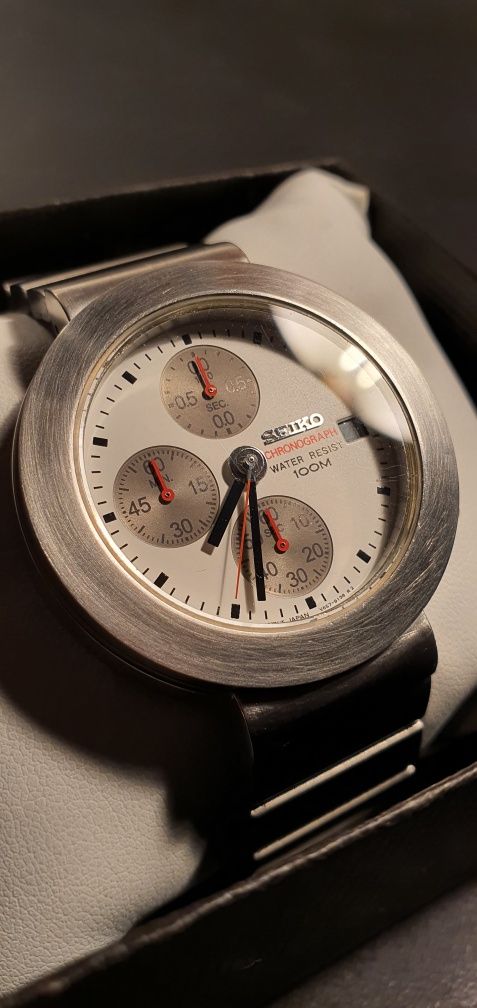 Seiko chronograph quartz vintage(rezervat pana joi)