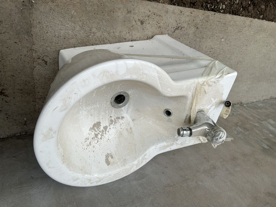 Продам биде в отличном состоянии, не использовался. Имеется кран.