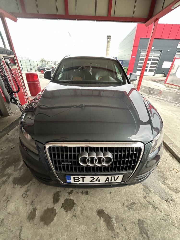 Vând Audi Q5 2011