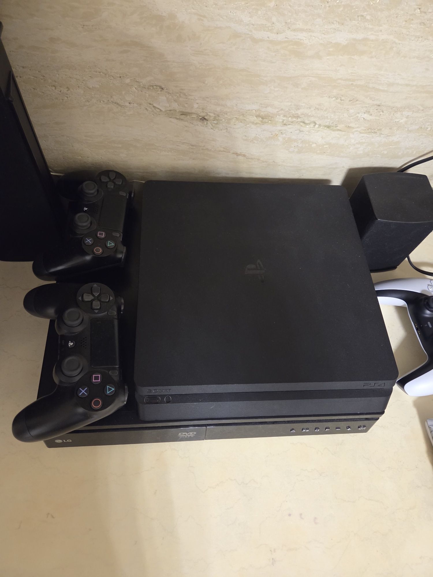 Playstation 4 slim