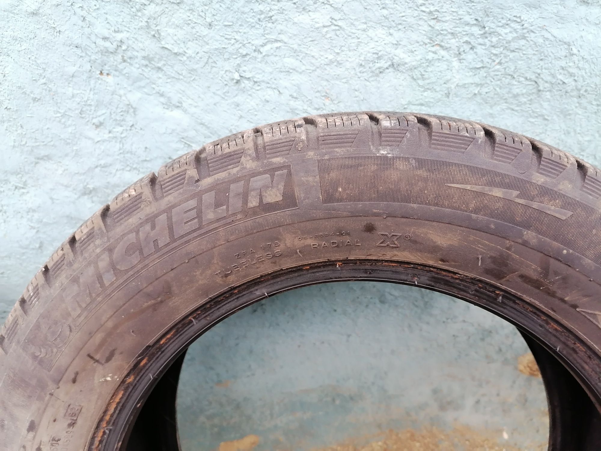 Vând cauciucuri Michelin 185,65,r15