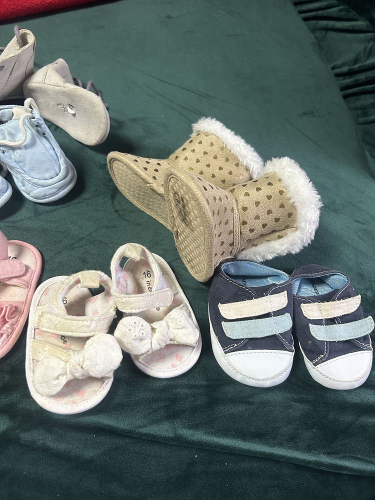 Papuci bebelusi diferite marimi