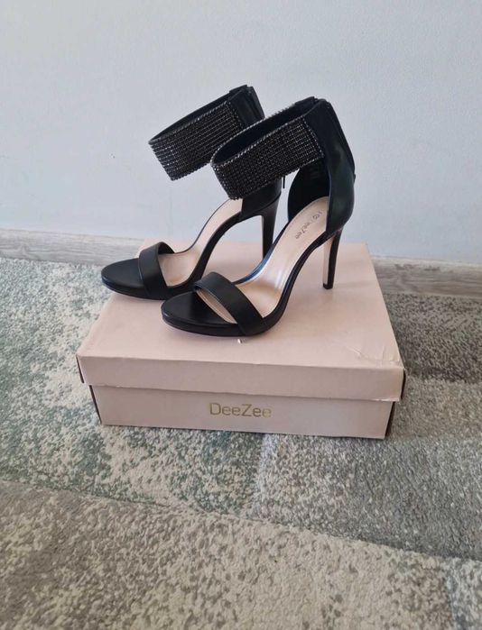 Sandale negre dama cu toc masura 36