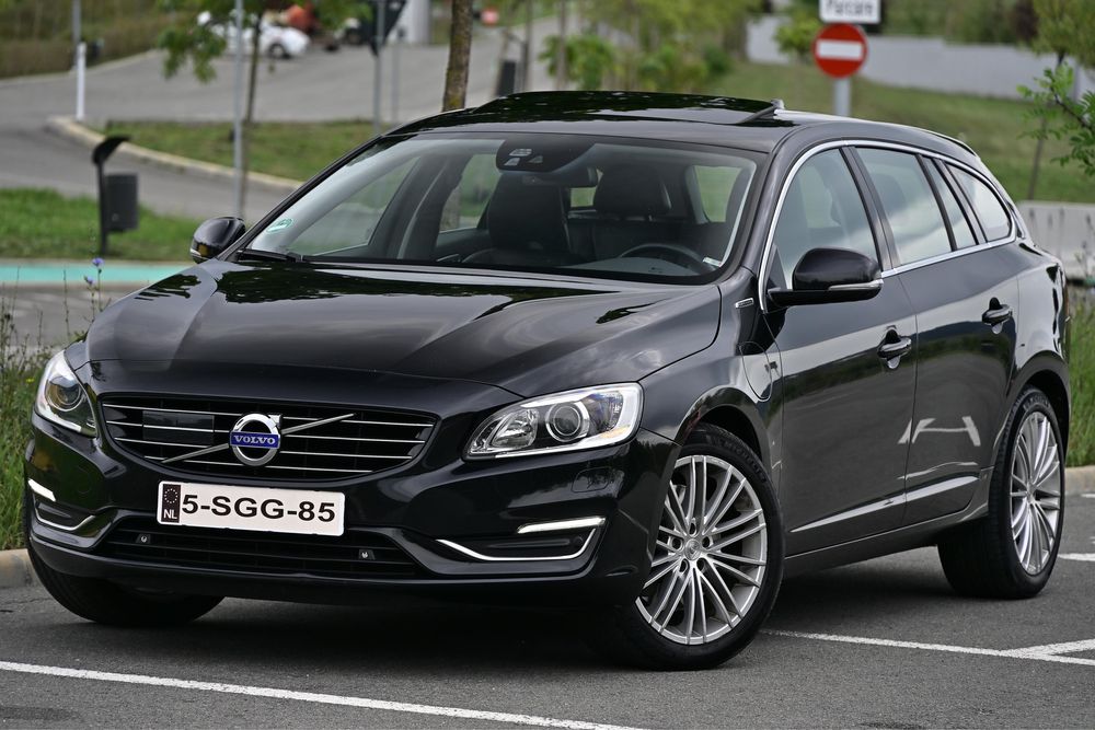 Volvo V60 Plug In Hibrid  2013 D6 4X4  - webasto / distronic etc