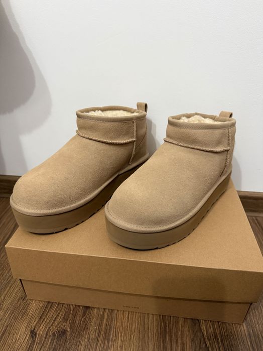 Ugg Ultra Mini cu platforma medie