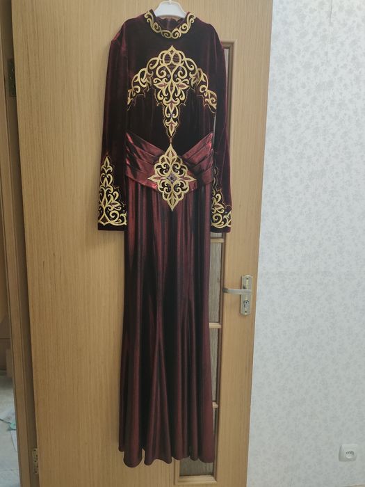 Ұлттық камзол көйлегімен