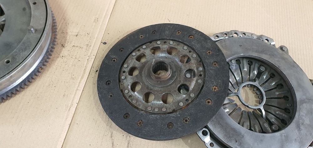 Kit ambreiaj cu volanta bmw 2.0d N47 e87 e81 e90 e91 e84