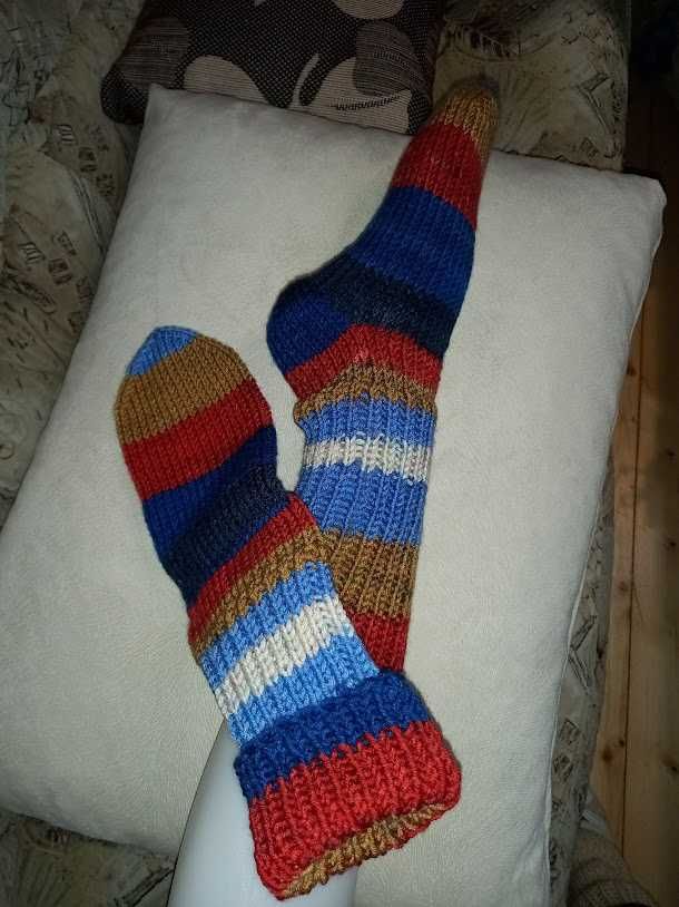 ръчно плетени дамски чорапи с картинка