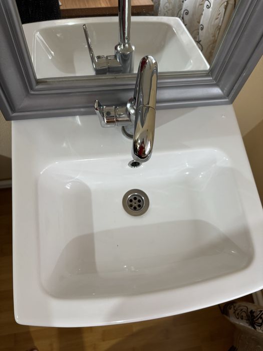 Set de baie chiuveta+baterie+dulap si oglinda