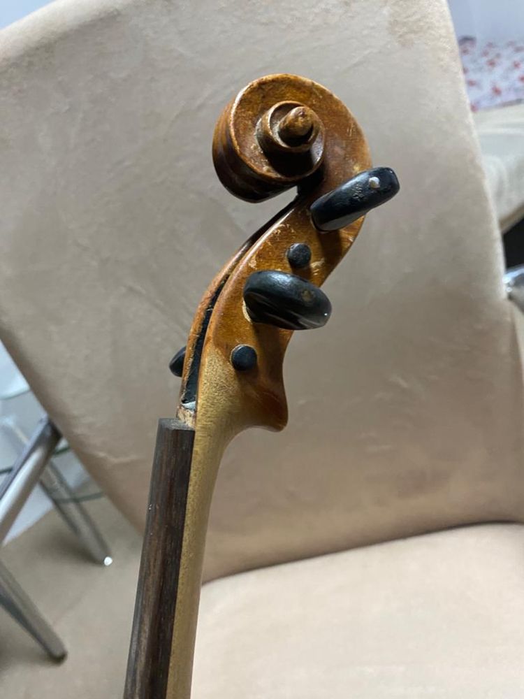 Vând vioara Stradivarius 800