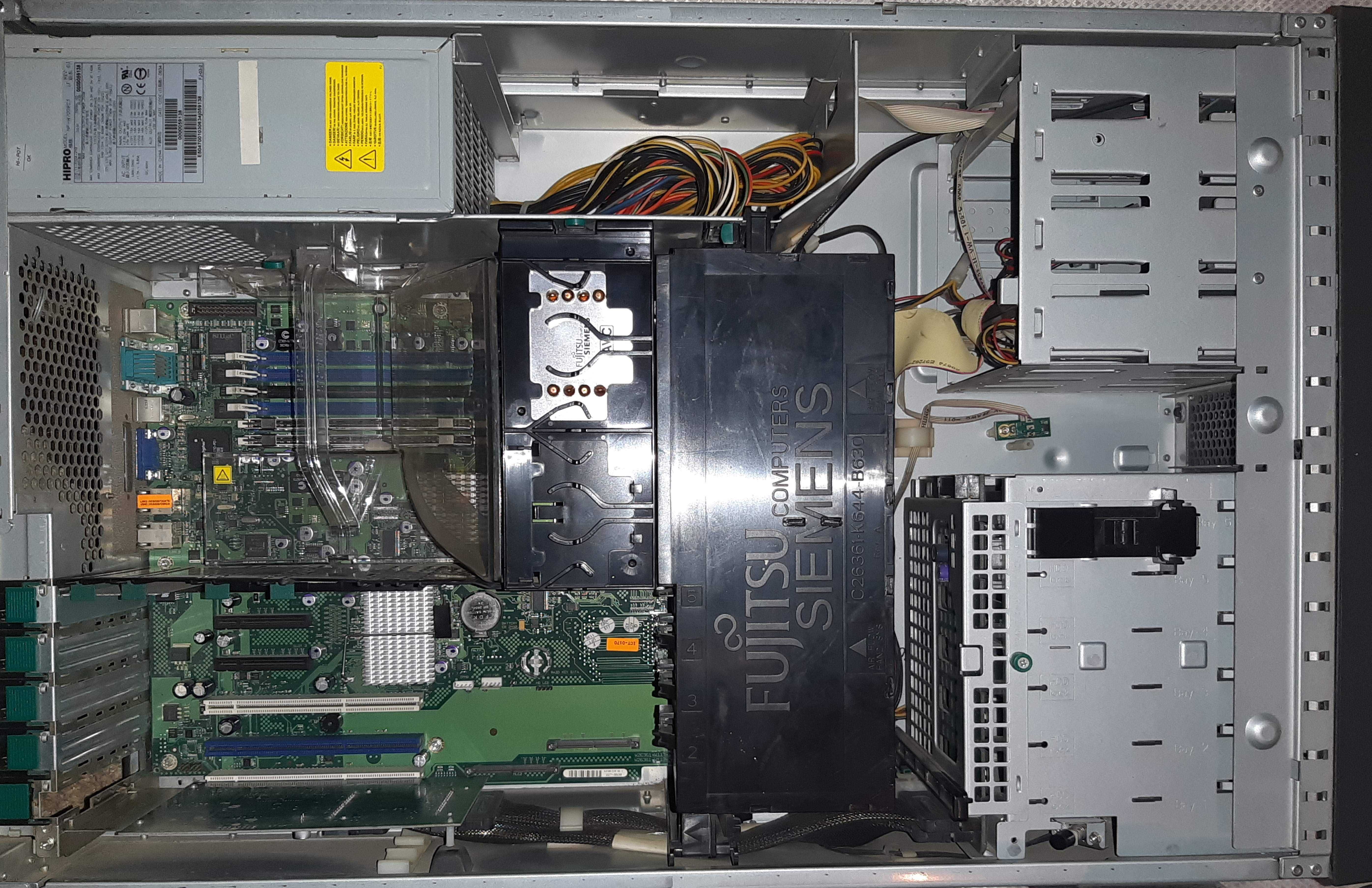VINTAGE Server Fujitsu Primergy TX200 S3