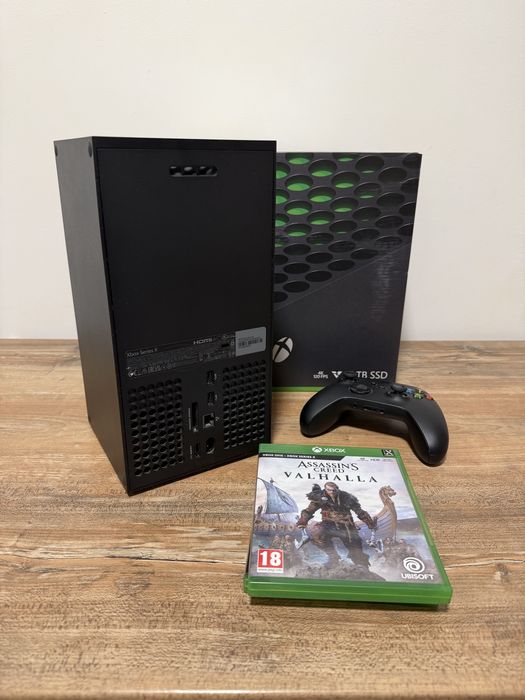 Vand XBOX Series X 1tb + FIFA 26 - impecabil