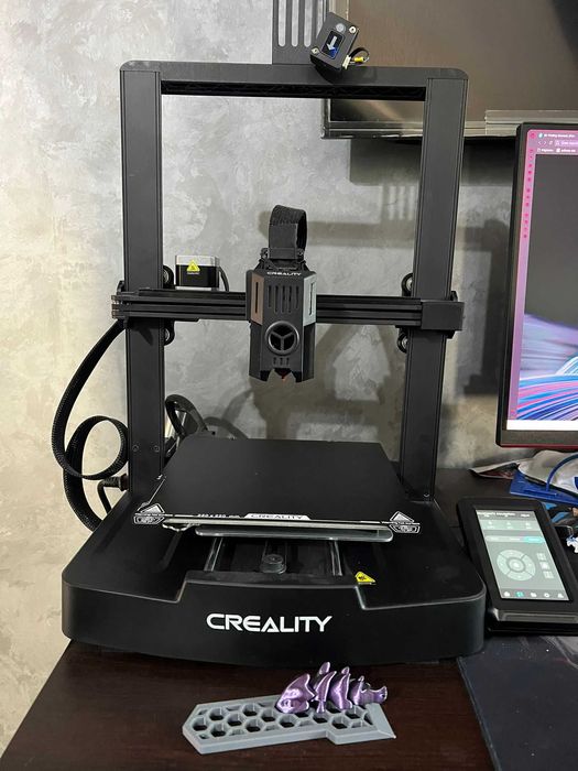 Imprimantă 3D Creality Ender 3 V3 KE – stare bună, folosită puțin