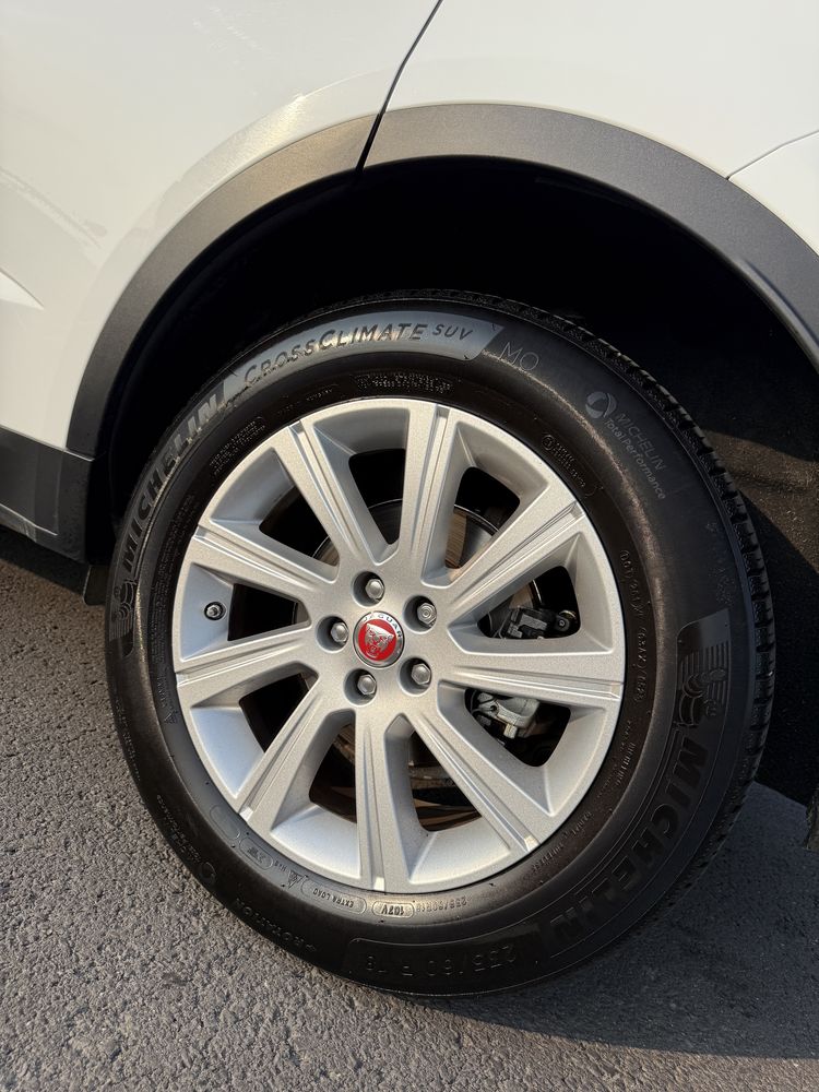 Jaguar E Pace alb