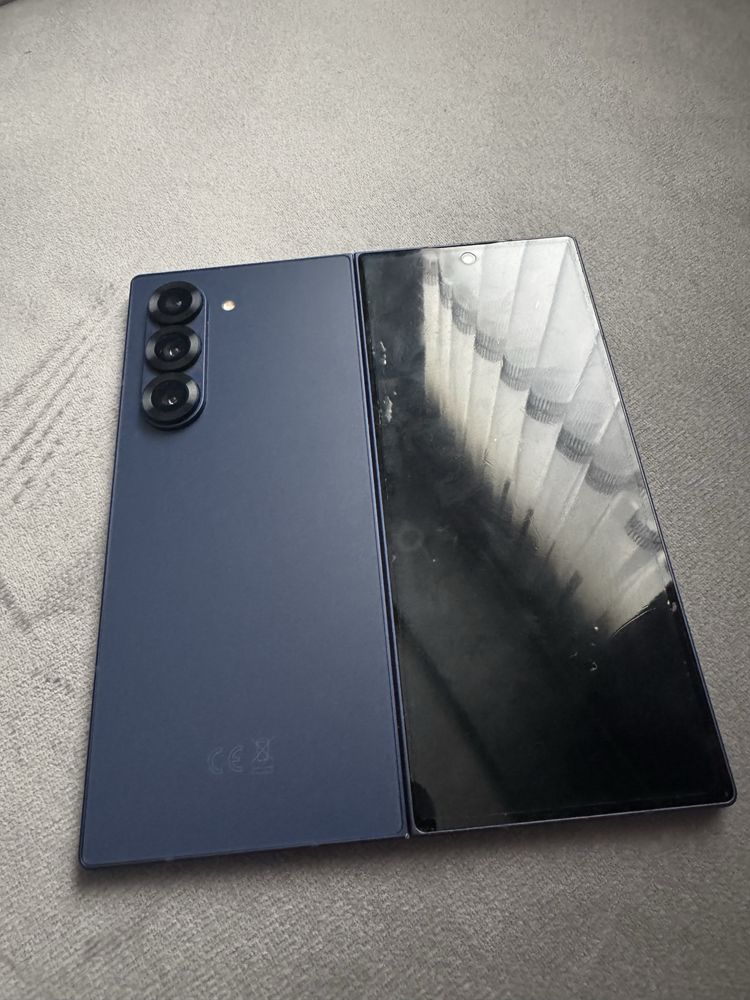 Samsung ZFold 6.