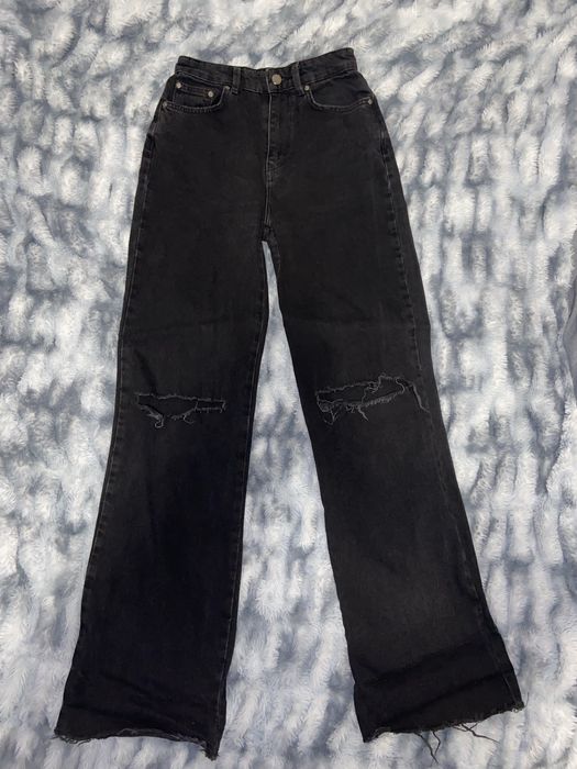 Blugi Stradivarius negri rupți