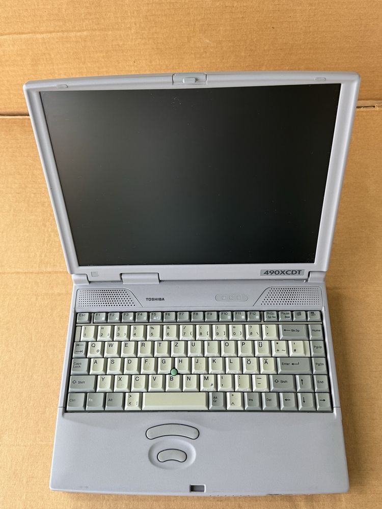 Ретро лаптоп Toshiba Satellite Pro 490 CDT , Windows 98