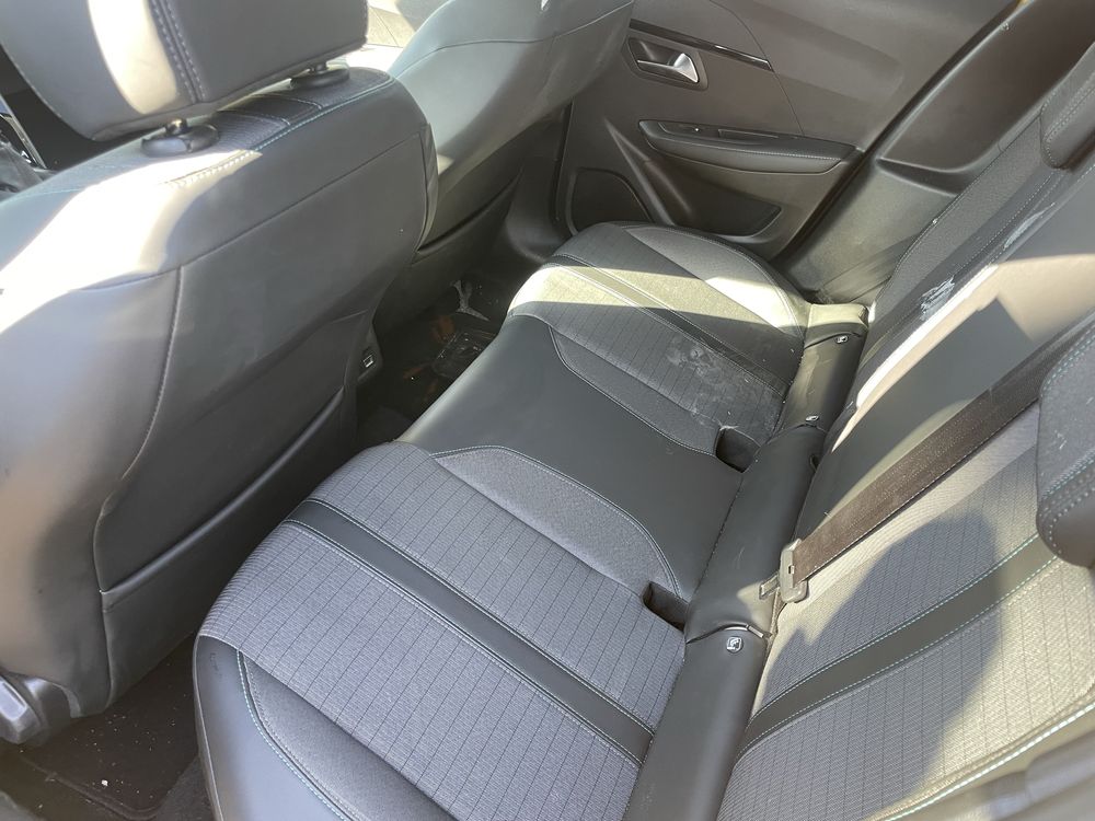 Peugeot 208 на части