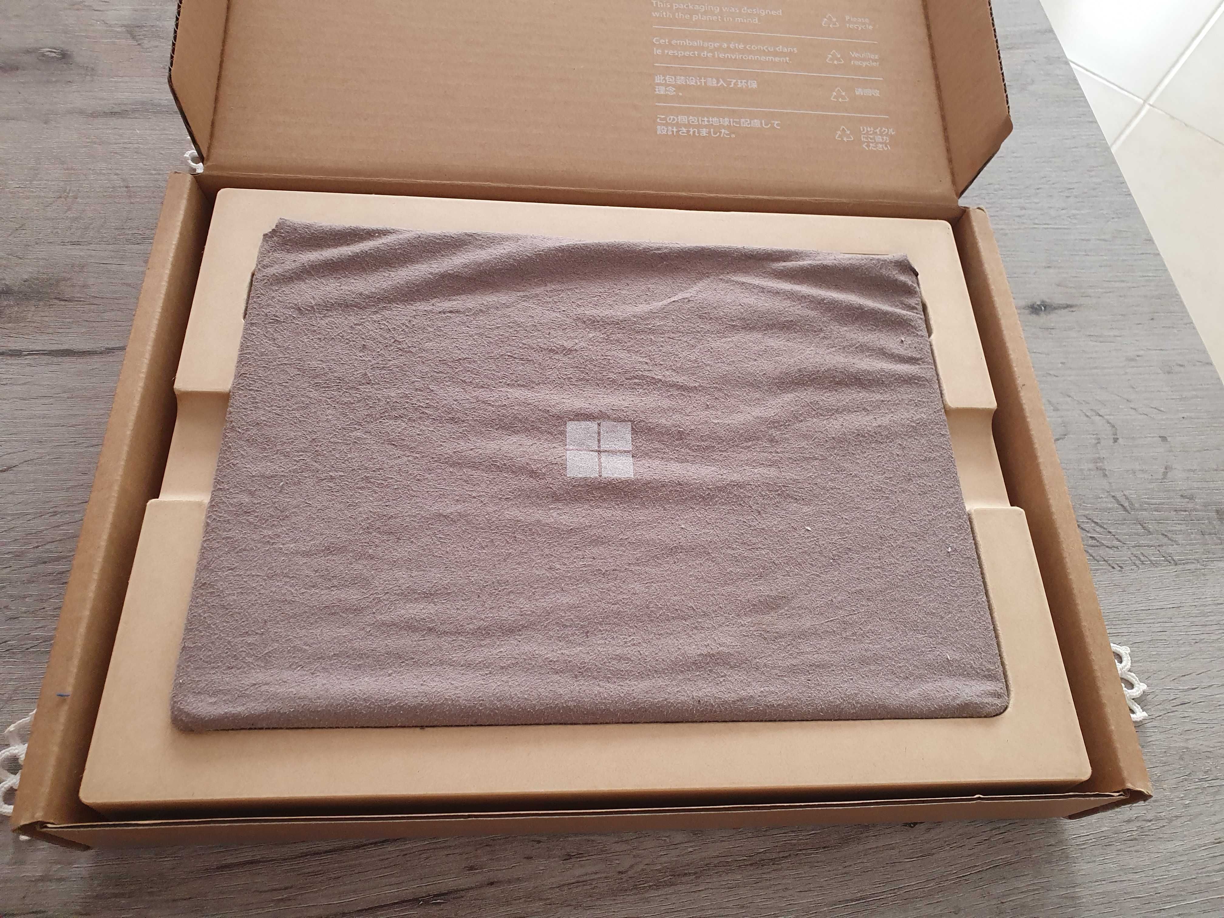 Microsoft Pro 8 1Tb SSD 16Gb RAM