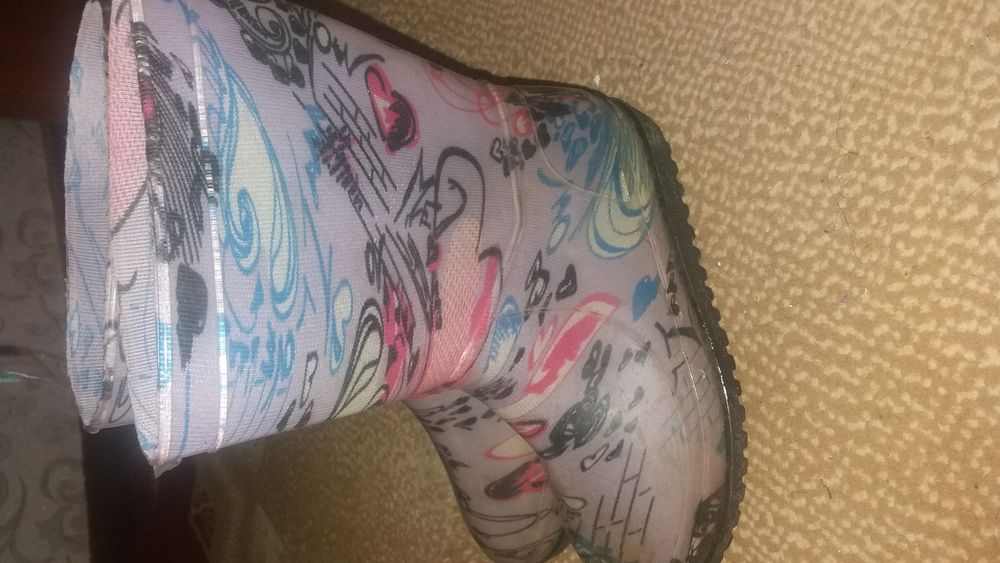 Продаю детские резиновые утепленные сапоги произ.Россия