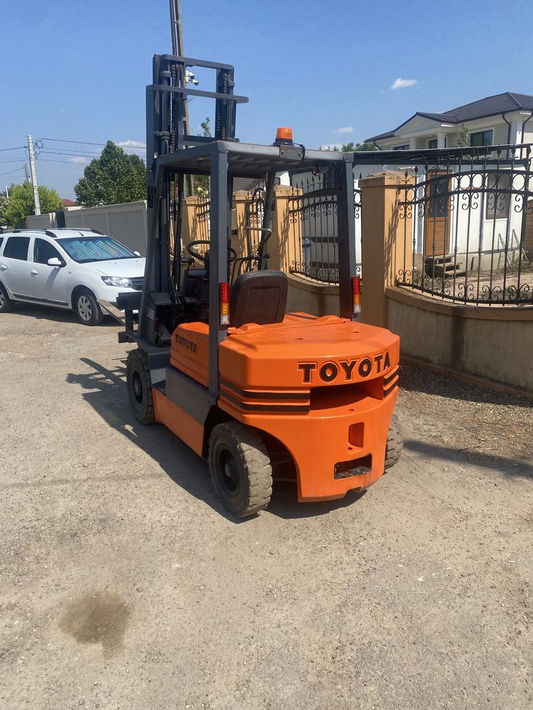 Stivuitor TOYOTA 4,5 T impecabil