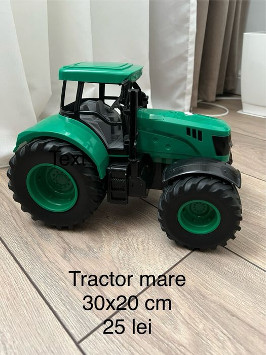 Tractor verde mare