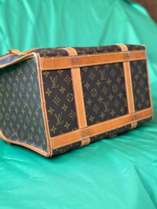 Geanta Louis Vuitton pentru căței.