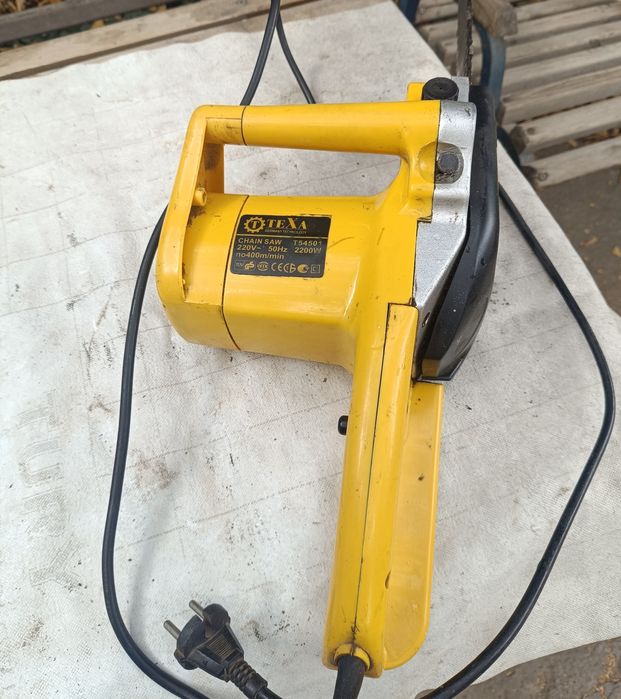 Электропила рабочая