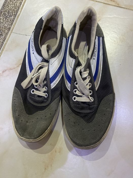 Продам футзалки размер 38 за 2000