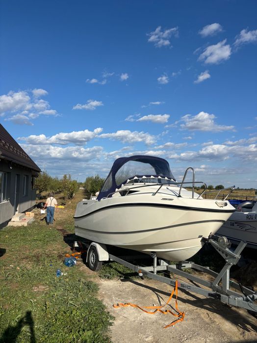 Vând urgent Barca cabinata quicksilver 455 cabin