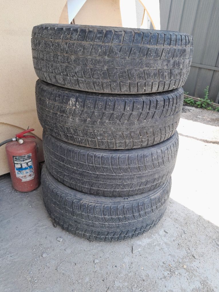 Продам шины  R17