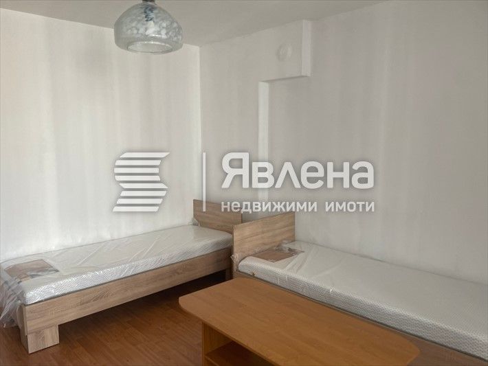 Тристаен до Ботева градинка