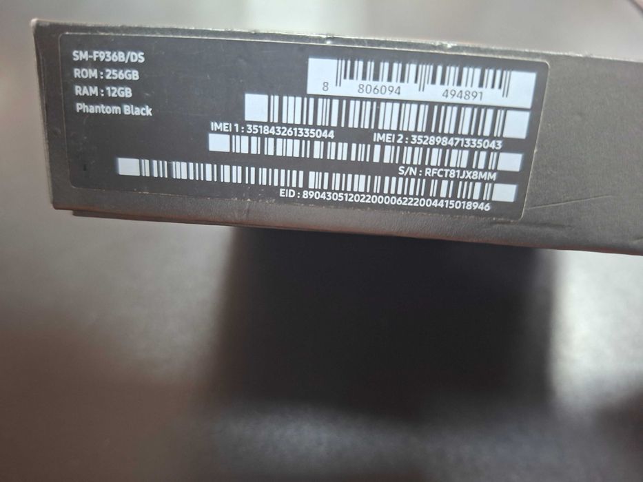 Samsung Z Fold4 yangi ochilmagan