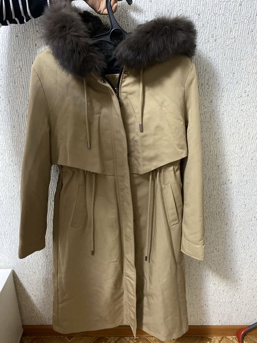 Парка бежевая с мехом М размер