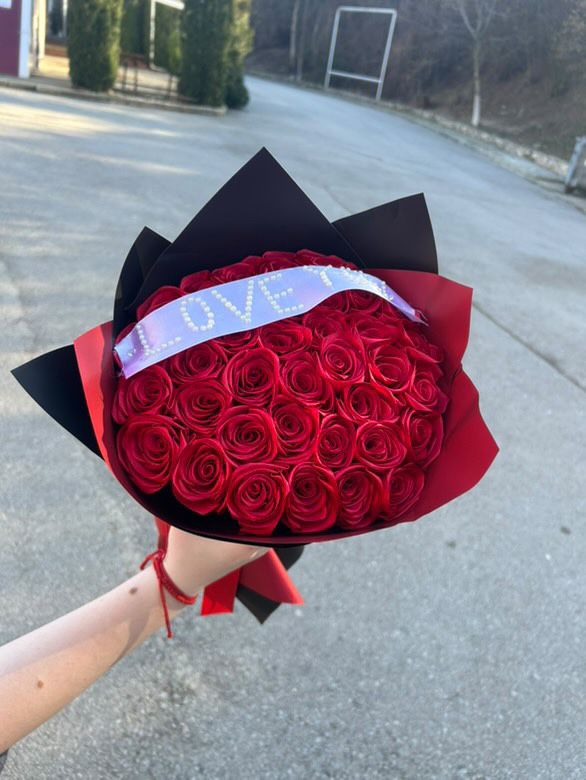 Букети/кутии от вечни сатенени рози