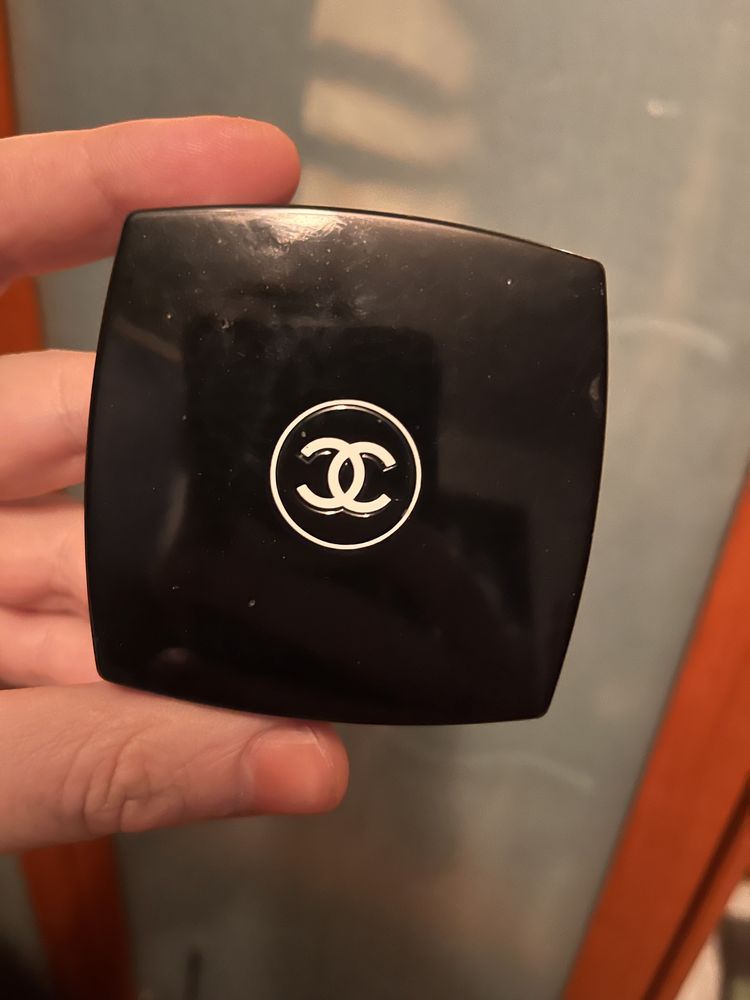 сенки на Channel и  Хайлайтър на Chanel,сенки под формата на кубче