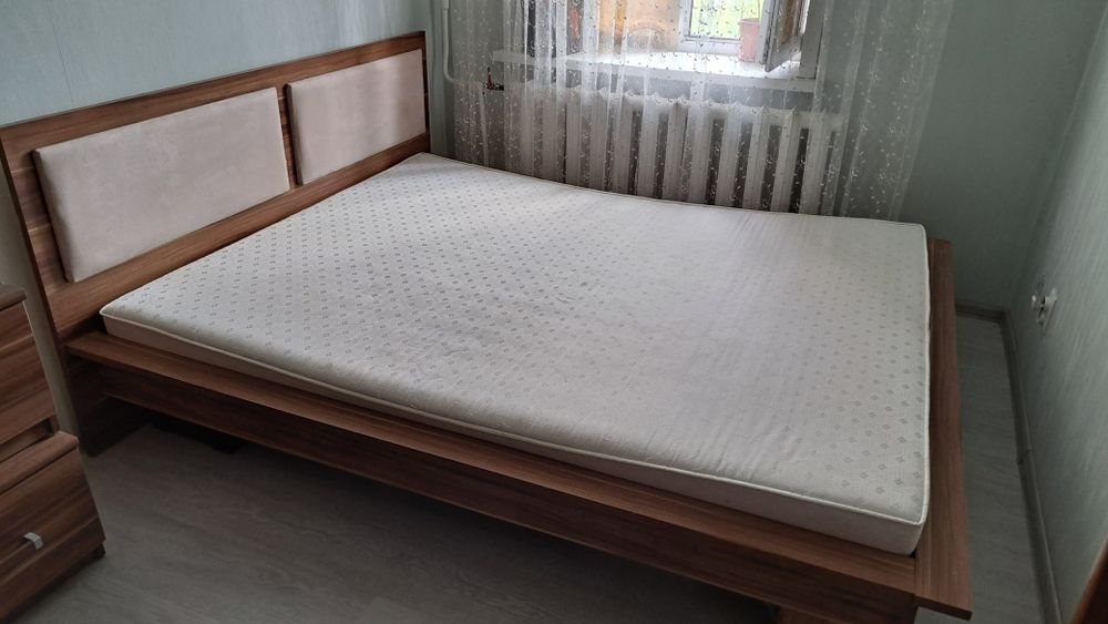 Продам кровать с тумбами